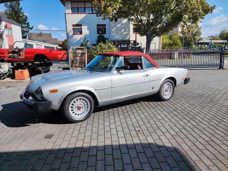 Silber Gebraucht 1978 Fiat 124 Spider Cabrio | 17.000 € - Bild 1/4
