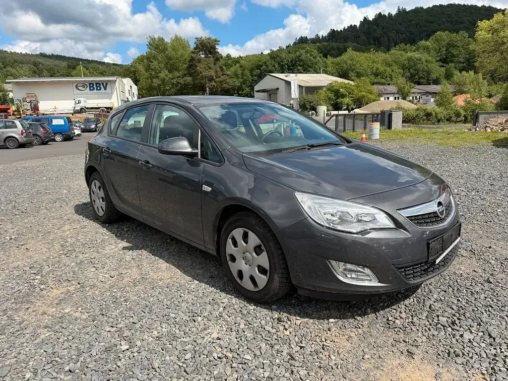 Gebraucht Opel Astra Edition 116 PS (85 kW) 2010 Grau Limousine