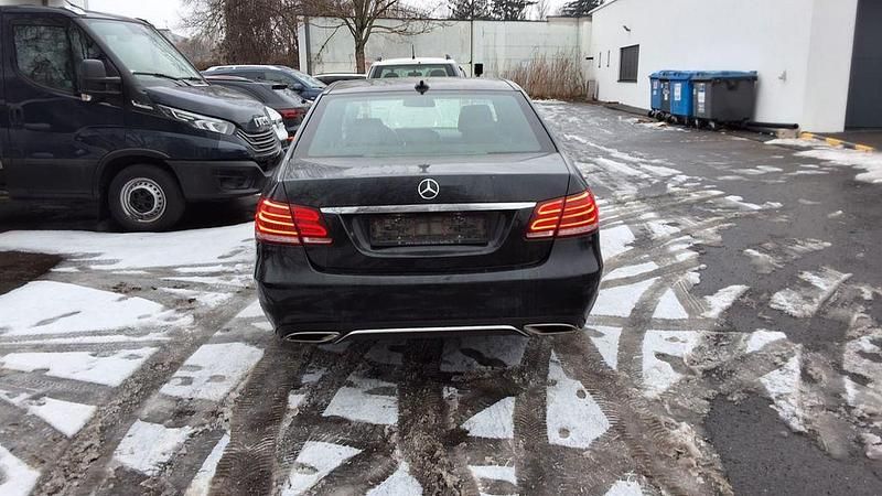 Gebraucht Mercedes E200 136 PS (100 kW) 2016 Schwarz Limousine