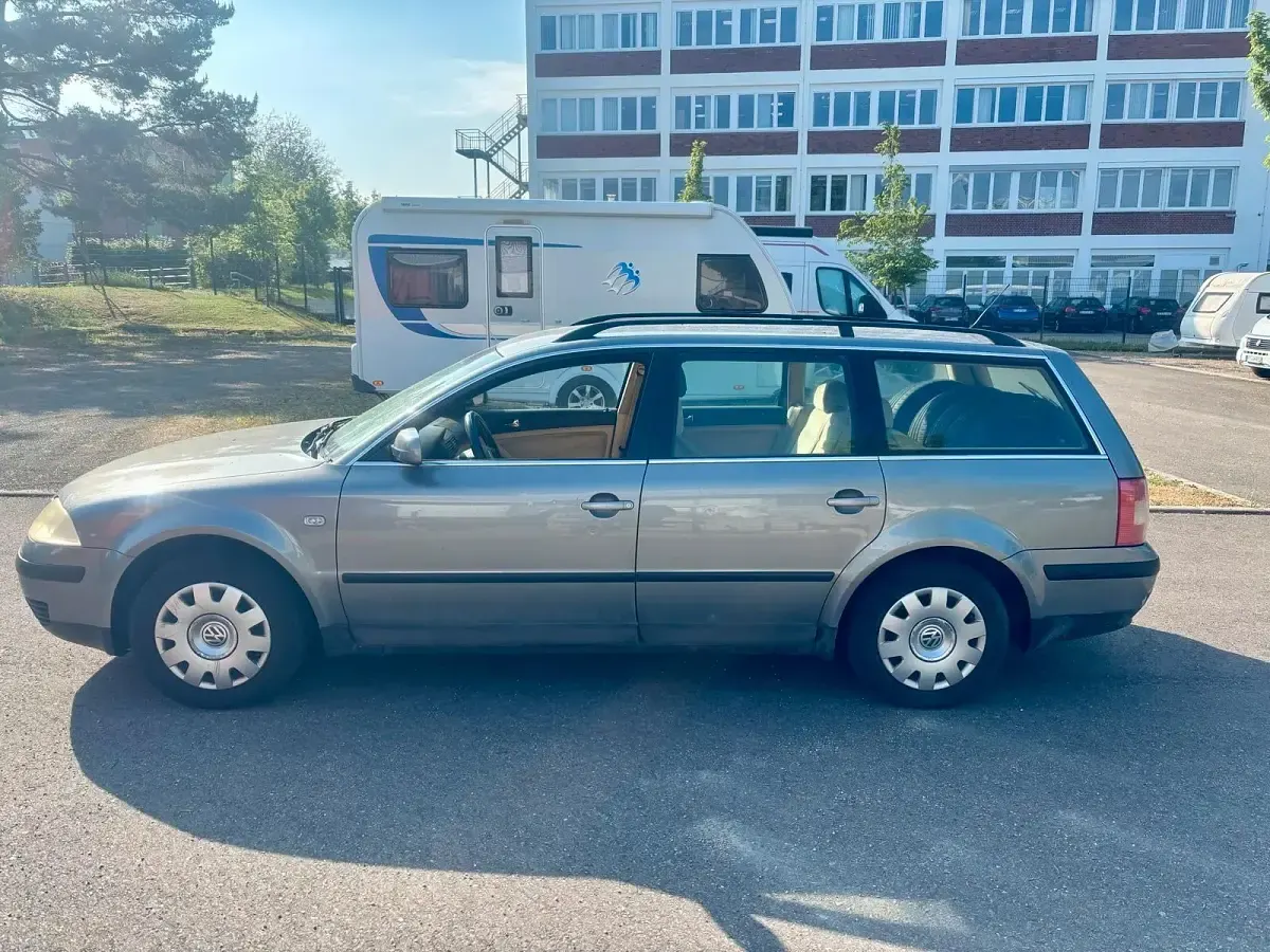 Usata VW Passat 115 CV (84 kW) 2003 Grigio Station wagon