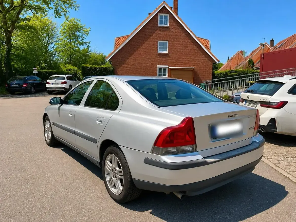 Gebraucht Volvo S60 140 PS (102 kW) 2002 Silber Limousine