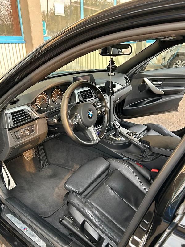 Używany BMW 320 184 KM (135 kW) 2015 Czarny Sedan/Limuzyna