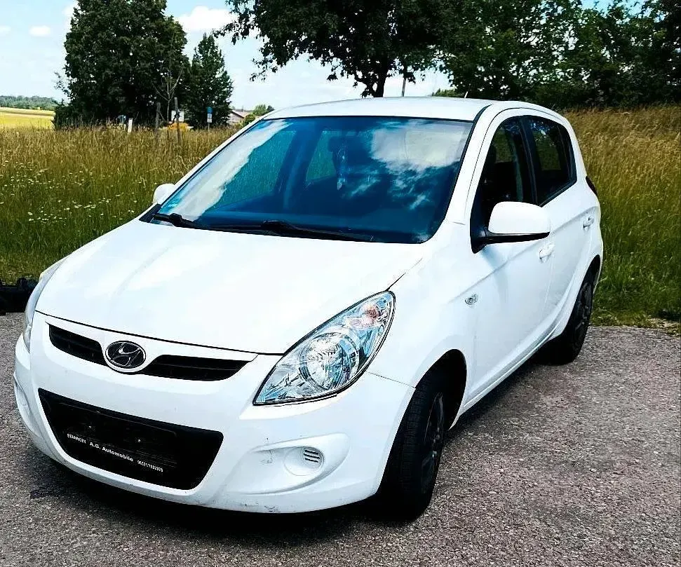 Gebraucht Hyundai i20 78 PS (57 kW) 2011 Weiß Kleinwagen