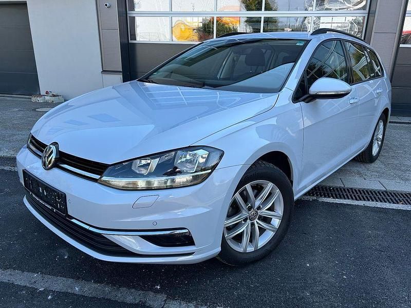 Weiß Gebraucht 2017 VW Golf VII Comfortline Kombi | 11.690 € (Etwas zu teuer) - Bild 1/4