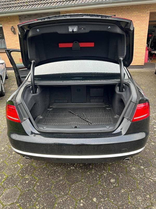 Schwarz Gebraucht 2010 Audi A8 Ambiente Limousine | 15.200 € (Fairer Preis) - Bild 1/4