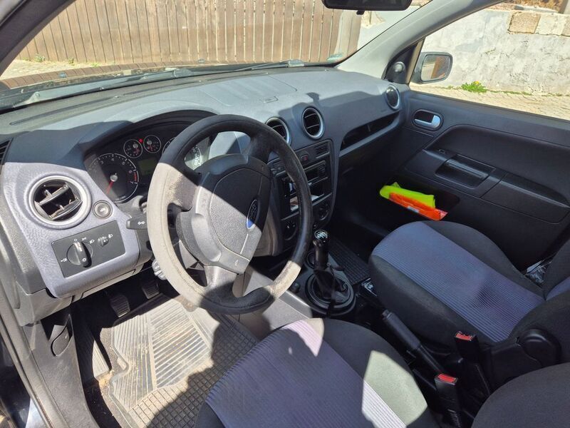 Schwarz Gebraucht 2005 Ford Fusion Limousine | 1.800 € (Fairer Preis) - Bild 1/4