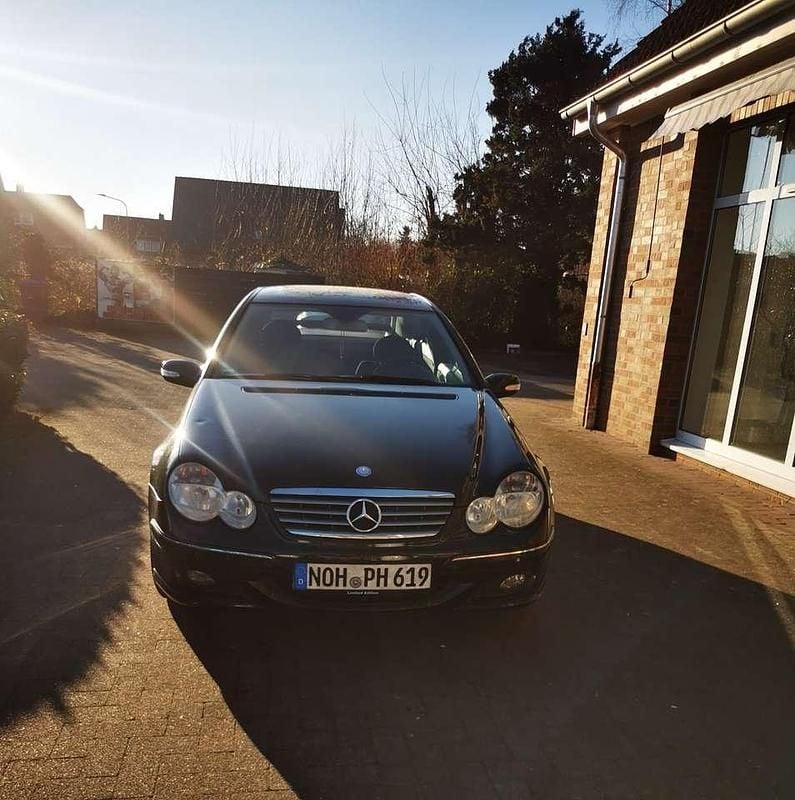 Gebraucht Mercedes C220 150 PS (110 kW) 2007 Schwarz Coupé