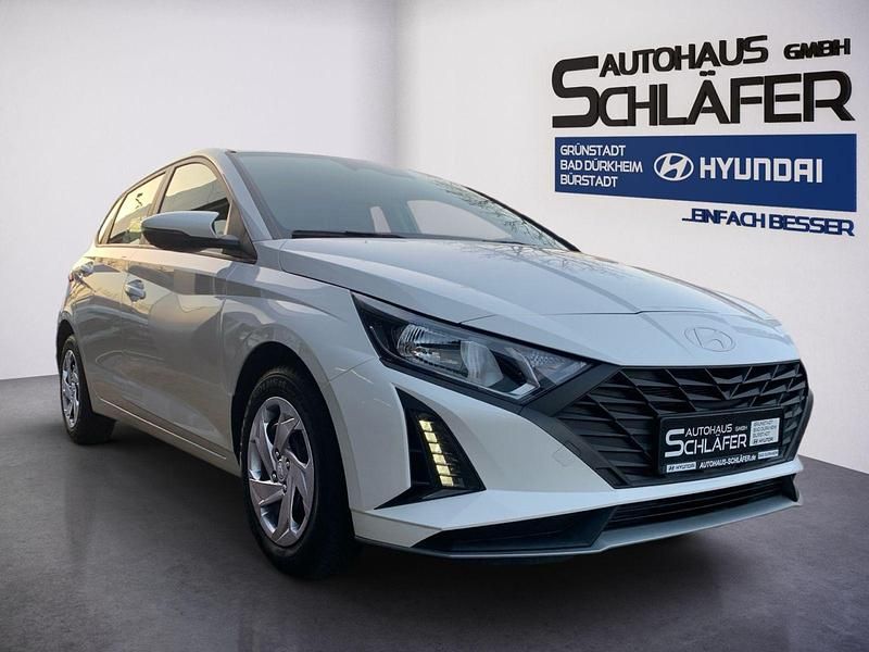 Gebraucht Hyundai i20 Select 79 PS (58 kW) 2025 Weiß Kleinwagen