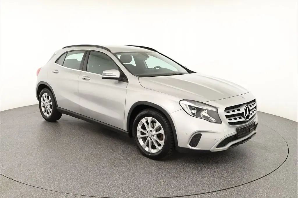 Gebraucht Mercedes GLA200 Style 156 PS (114 kW) 2017 Polarsilber SUV