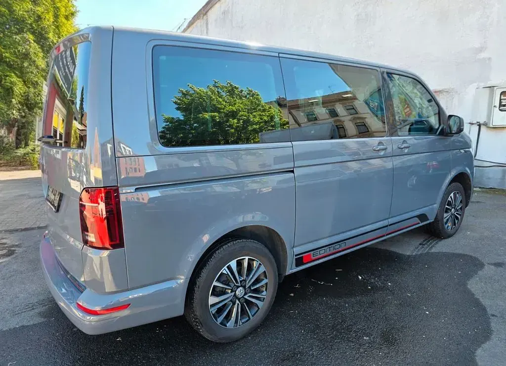 Gebraucht VW Multivan Edition 150 PS (110 kW) 2022 Grau Van / Kleinbus