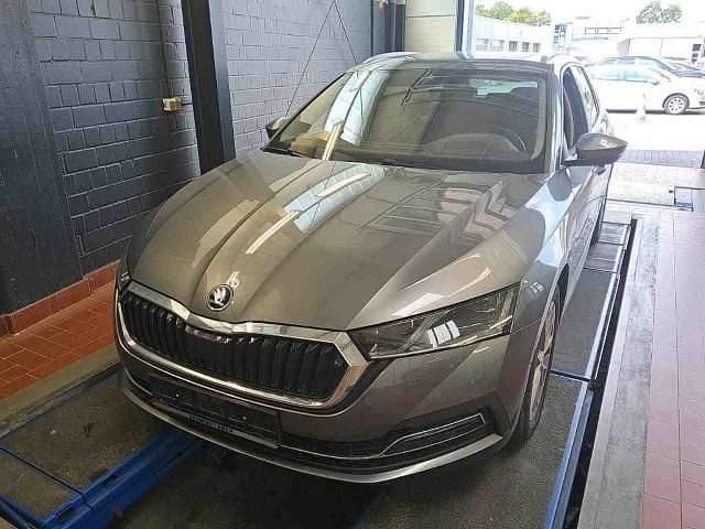 Graphitegrau metallic Gebraucht 2023 Skoda Octavia Style Kombi | 34.930 € (Fairer Preis) - Bild 1/3
