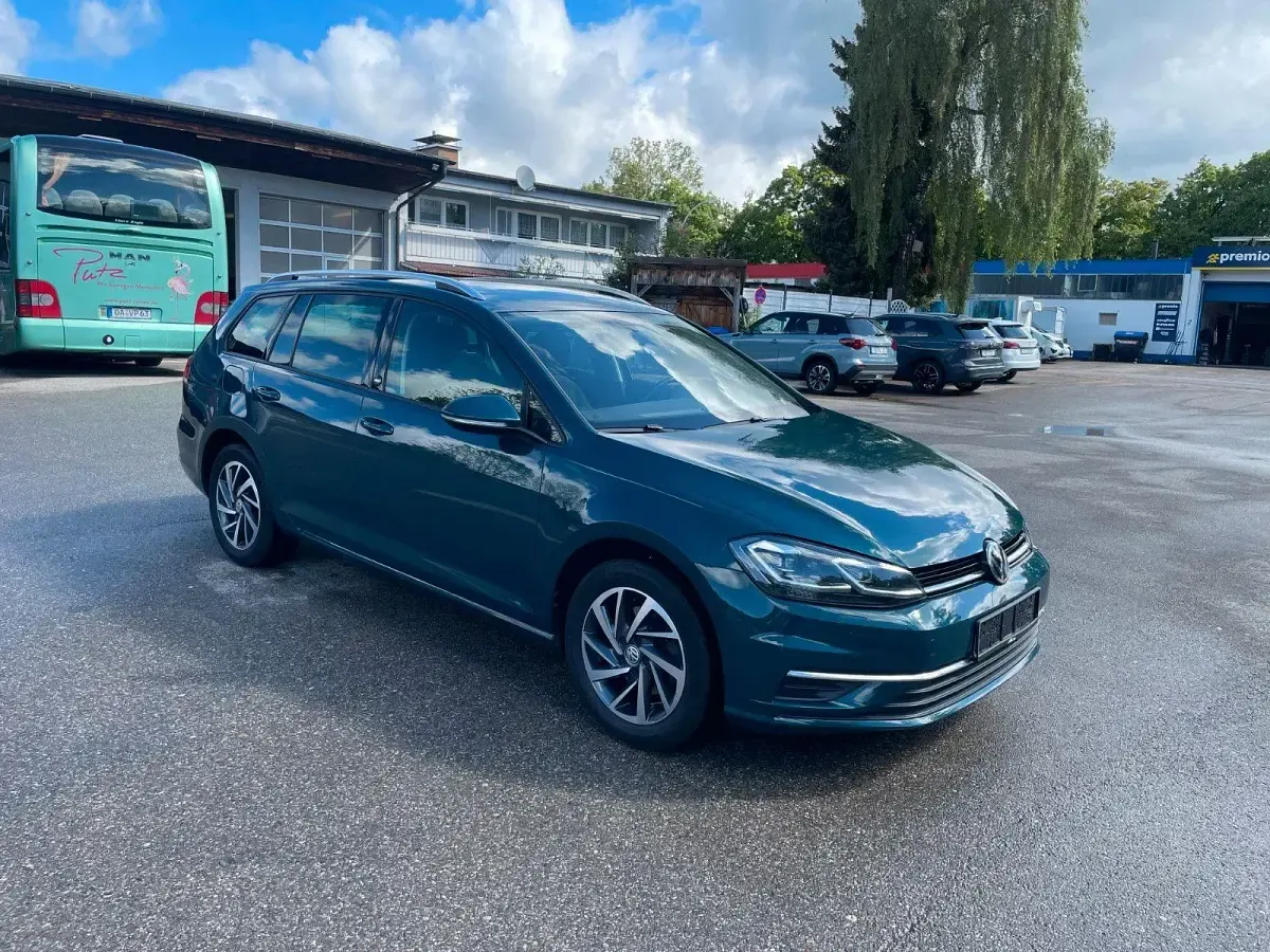 Second-hand VW Golf VII Sound 125 CP (91 kW) 2017 Verde Break