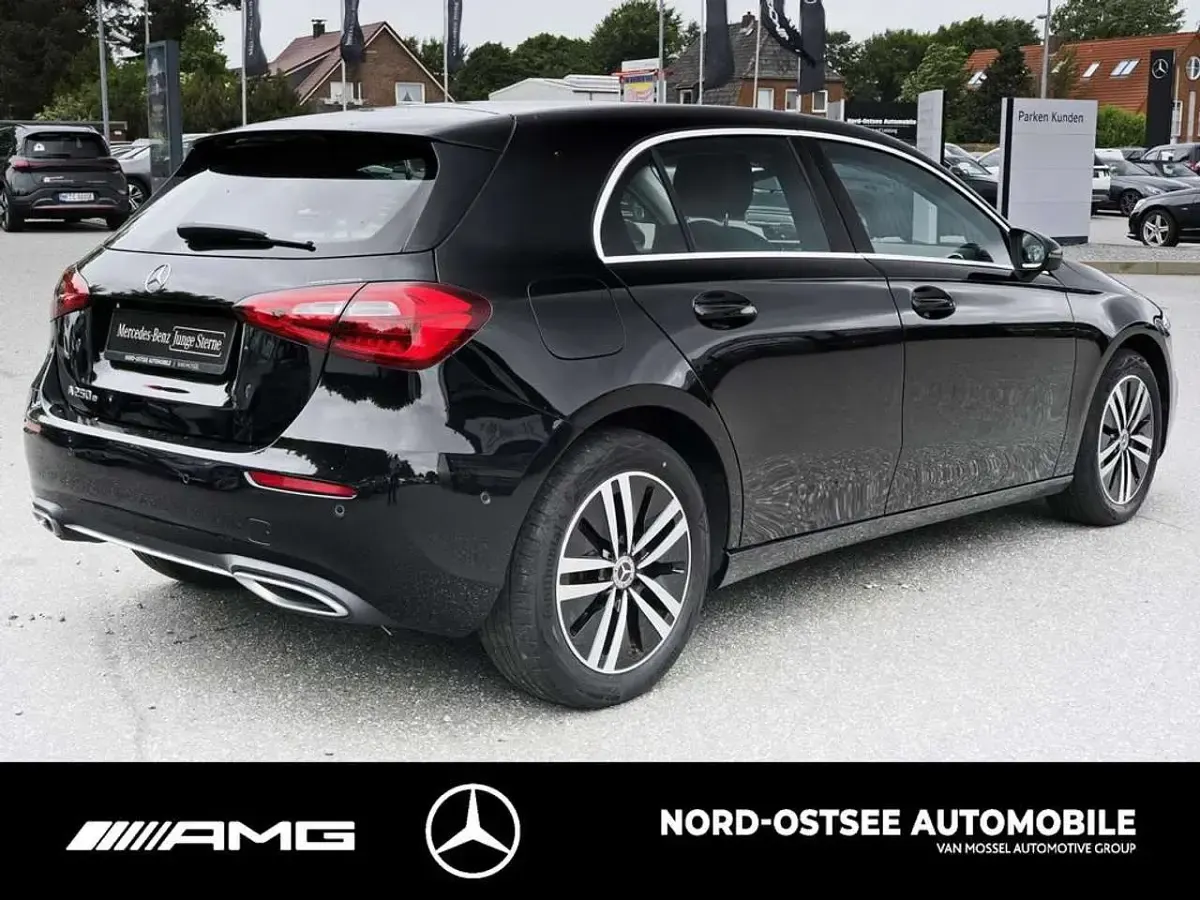 Gebraucht Mercedes A250 Progressive 160 PS (117 kW) 2021 Unilack nachtschwarz Limousine