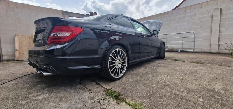 Schwarz Gebraucht 2014 Mercedes C63 AMG AMG Coupé | 33.500 € - Bild 1/4