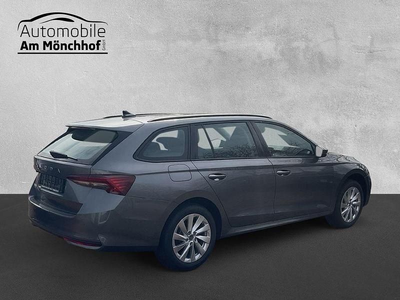 Neu Skoda Octavia Selection 150 PS (110 kW) 2026 Grau Kombi