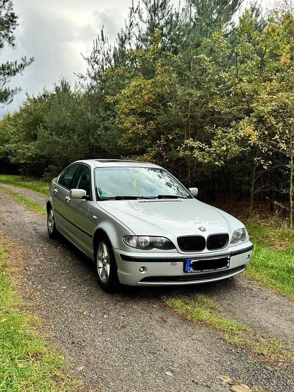 Grau Gebraucht 2003 BMW 316 Limousine | 2.100 € (Guter Preis) - Bild 1/4