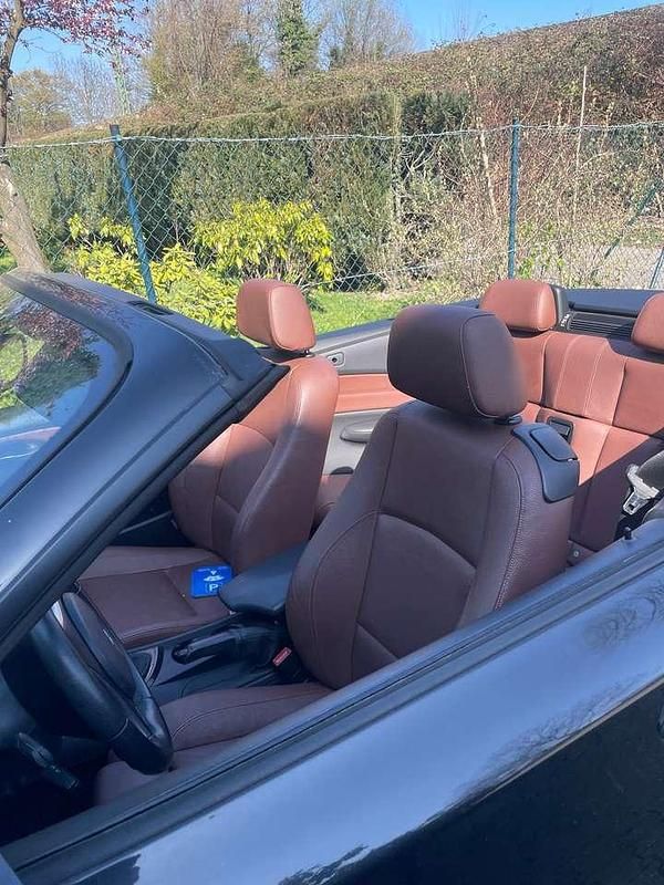 Gebraucht BMW 120 Cabriolet 177 PS (130 kW) 2010 Schwarz Cabrio