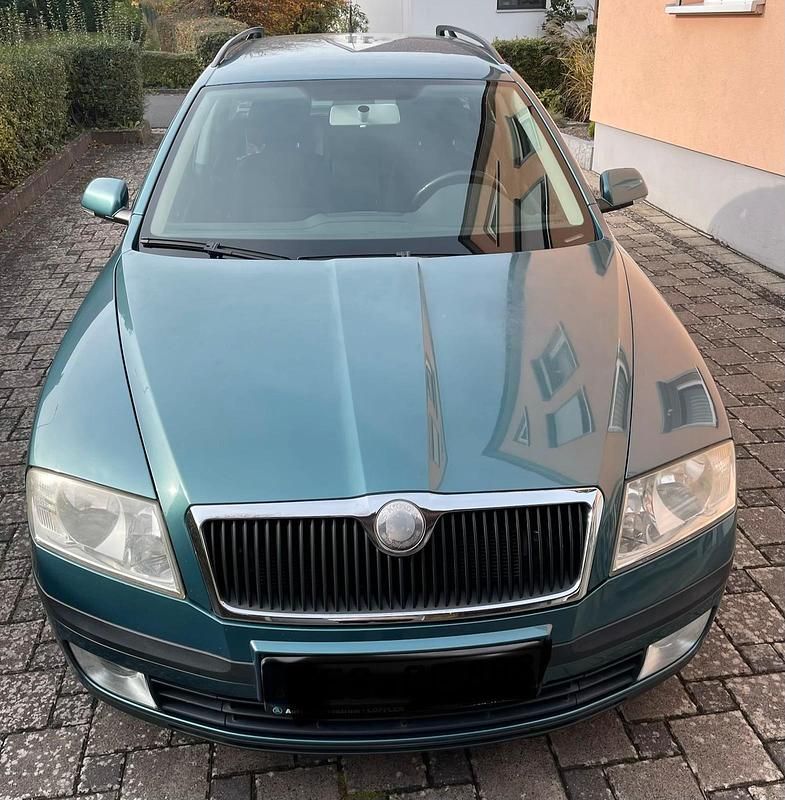 Grün Gebraucht 2009 Skoda Octavia Kombi | 1.400 € (Superpreis) - Bild 1/4