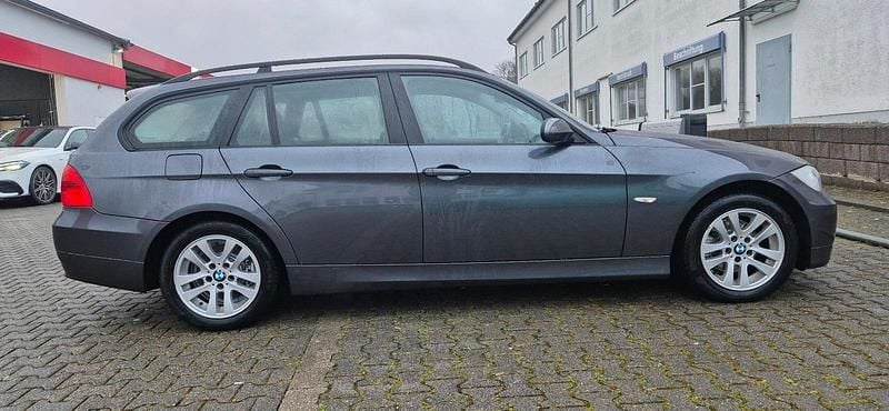 Gebraucht BMW 318 171 PS (125 kW) 2007 Grau Kombi