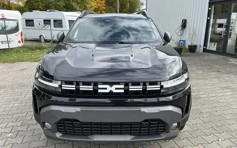 Neu Dacia Duster Journey 140 PS (102 kW) 2025 Perlmuttschwarz metallic SUV