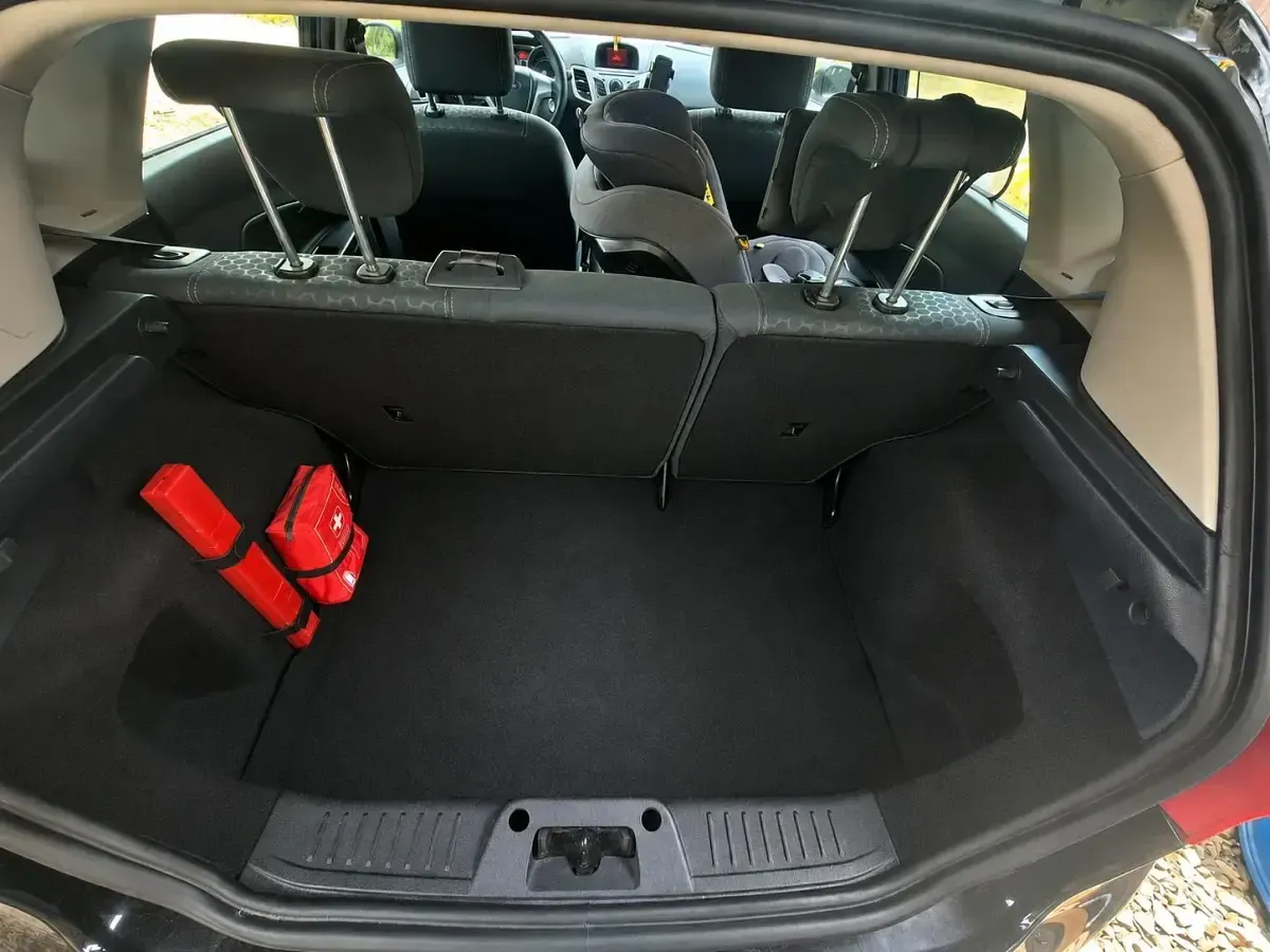 Gebraucht Ford Fiesta 82 PS (60 kW) 2012 Schwarz Limousine