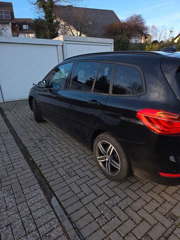 Schwarz Gebraucht 2015 BMW 218 Gran Tourer Sport Line Van / Kleinbus | 11.000 € (Fairer Preis) - Bild 1/4