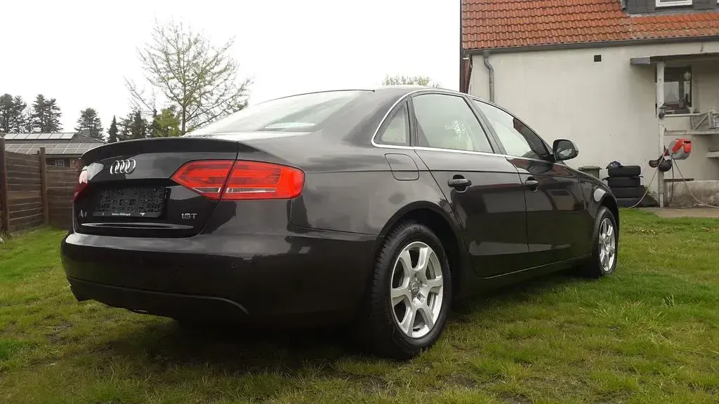 Używany Audi A4 Ambiente 160 KM (117 kW) 2009 Szary Sedan/Limuzyna