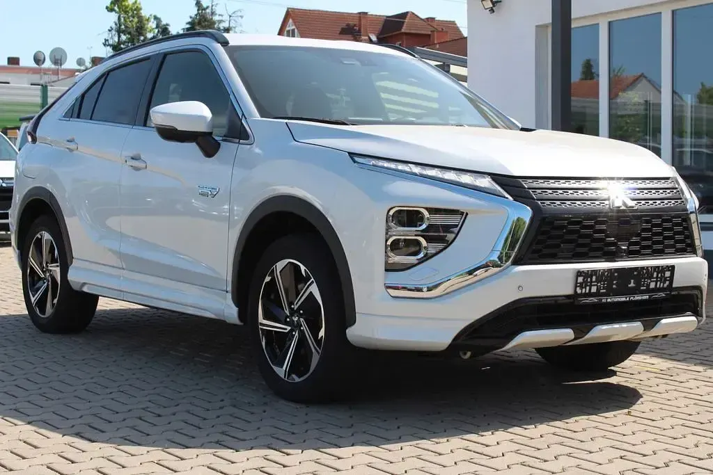 Gebraucht Mitsubishi Eclipse Cross Plus 188 PS (138 kW) 2022 Weiß SUV