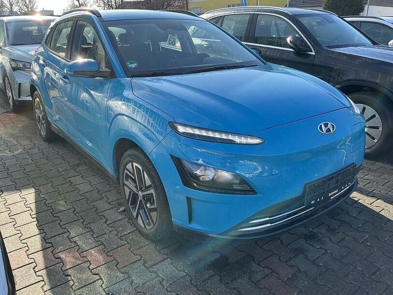 Gebraucht Hyundai Kona Select 100 kW (136 PS) 2022 Hellblau SUV