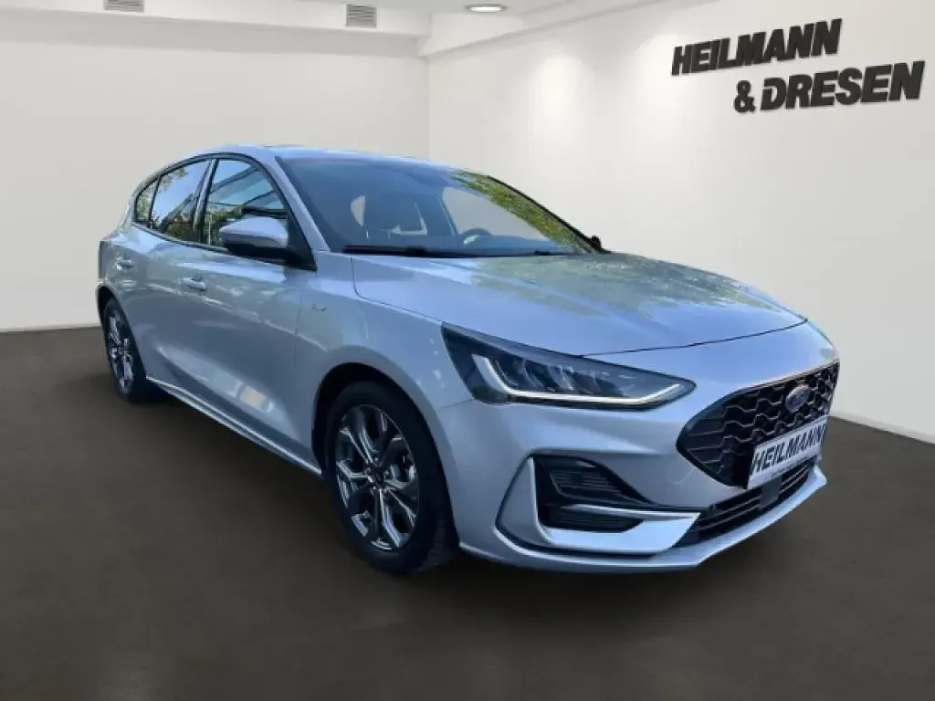 Gebraucht Ford Focus 155 PS (114 kW) 2025 Polarsilber metallic (metallic) Limousine