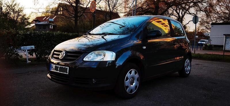 Andere außenfarben Gebraucht 2010 VW Fox Style Kleinwagen | 2.400 € - Bild 1/4