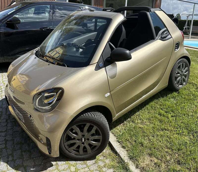 Grau Gebraucht 2023 Smart ForTwo Electric Drive Cabrio | 14.850 € (Etwas zu teuer) - Bild 1/4