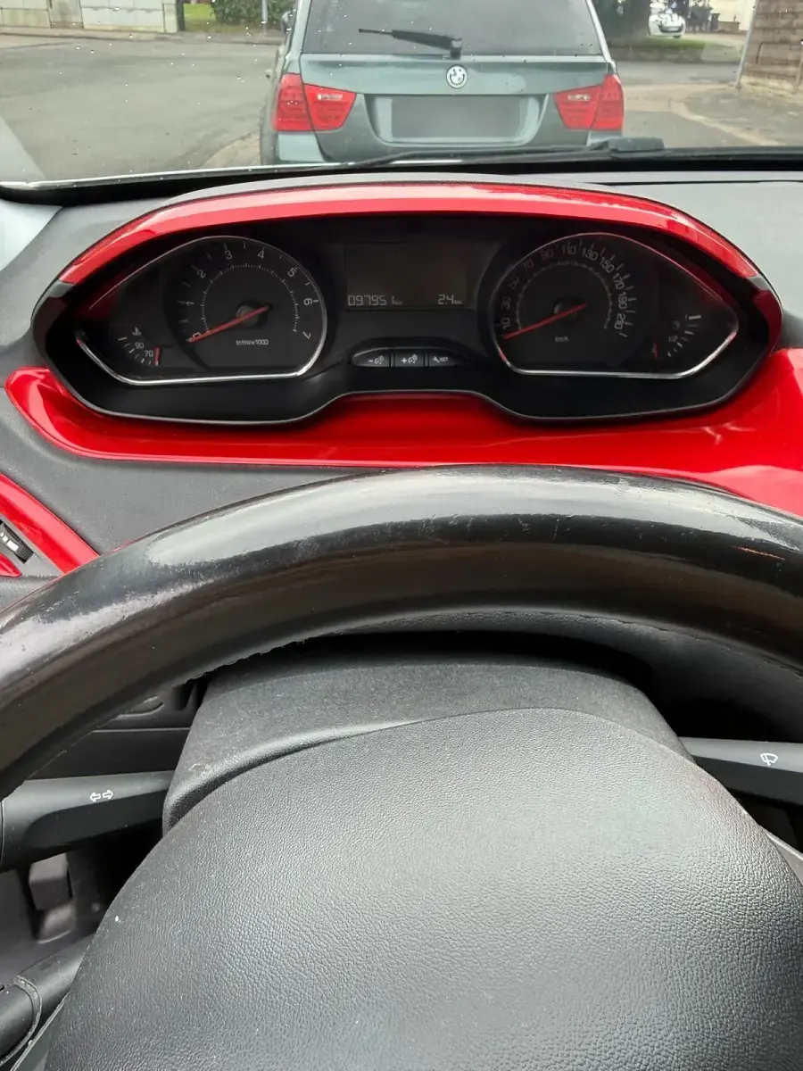 Gebraucht Peugeot 208 68 PS (50 kW) 2013 Weiß Kleinwagen