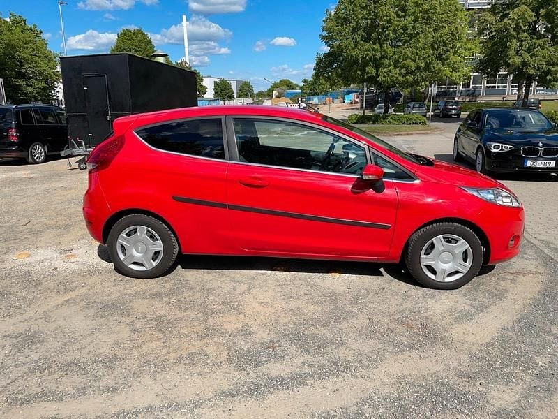 Rot Gebraucht 2009 Ford Fiesta Titanium Limousine | 4.000 € (Fairer Preis) - Bild 1/4