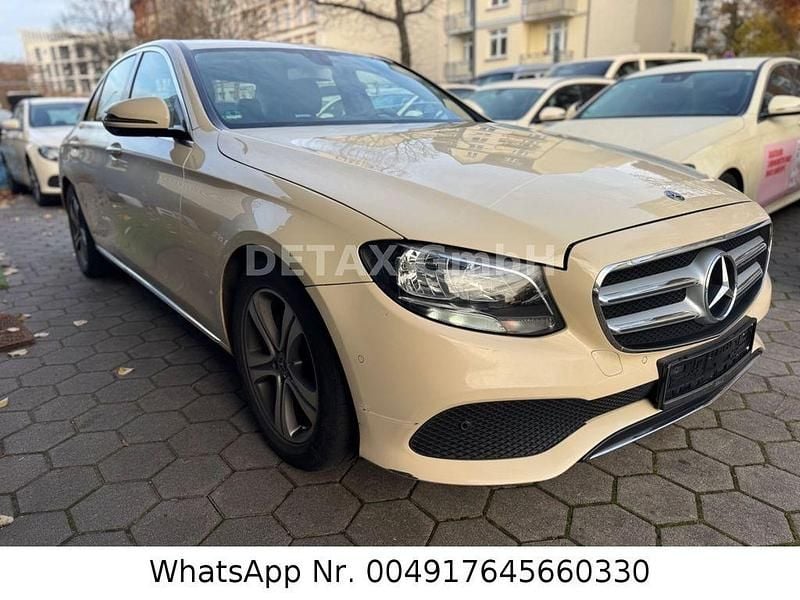 Schwarz Gebraucht 2019 Mercedes E200 Avantgarde Limousine | 8.249 € (Guter Preis) - Bild 1/4