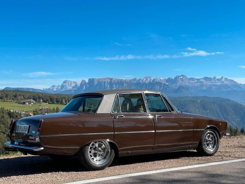 Braun Gebraucht 1977 Rover P6 Limousine | 16.900 € - Bild 1/4