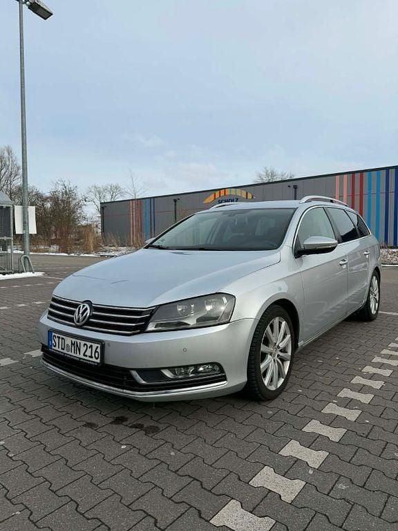 Usata VW Passat 140 CV (102 kW) 2012 Argento Berlina