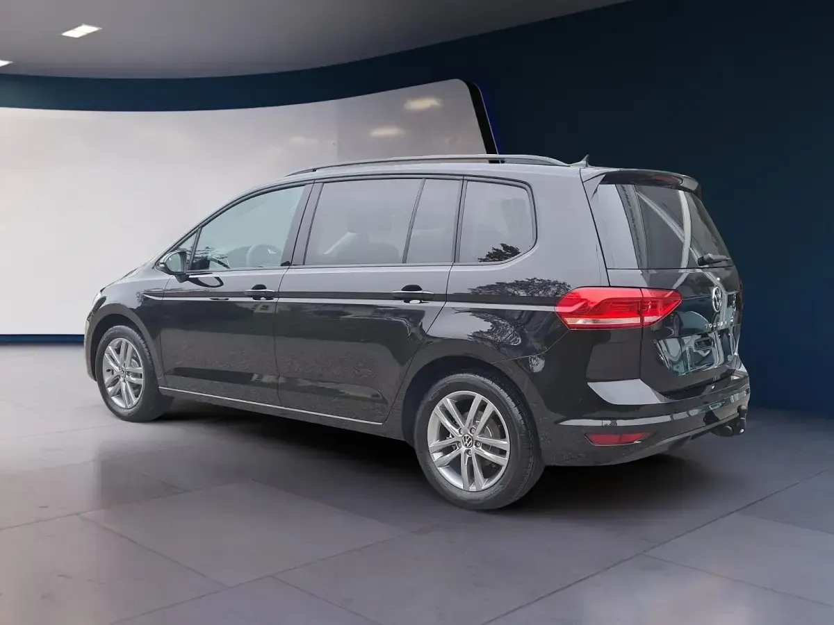 Neu VW Touran Comfortline 150 PS (110 kW) 2026 Grenadillschwarz metallic Van / Kleinbus