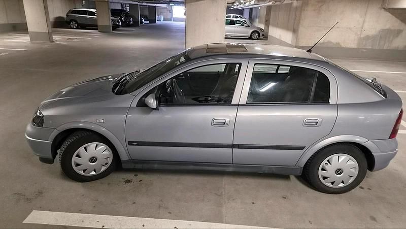 Gebraucht Opel Astra 101 PS (74 kW) 2002 Silber Kleinwagen