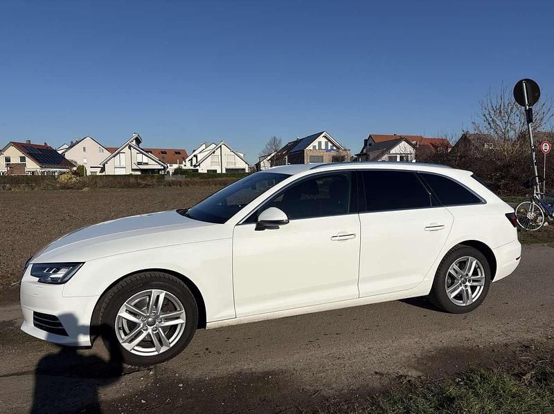 Gebraucht Audi A4 122 PS (89 kW) 2018 Weiß Kombi