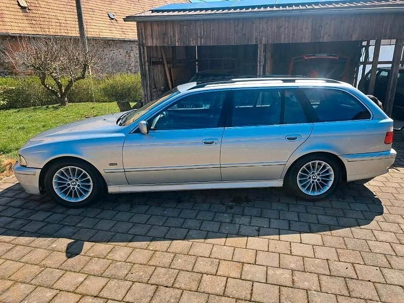 Gebraucht BMW 530 193 PS (141 kW) 2001 Silber Kombi