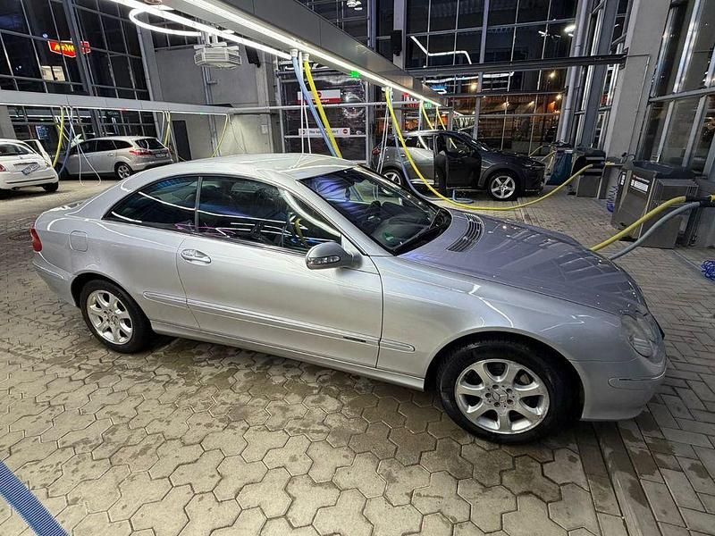 Silber Gebraucht 2003 Mercedes CLK240 Elegance Coupé | 5.000 € (Etwas zu teuer) - Bild 1/4