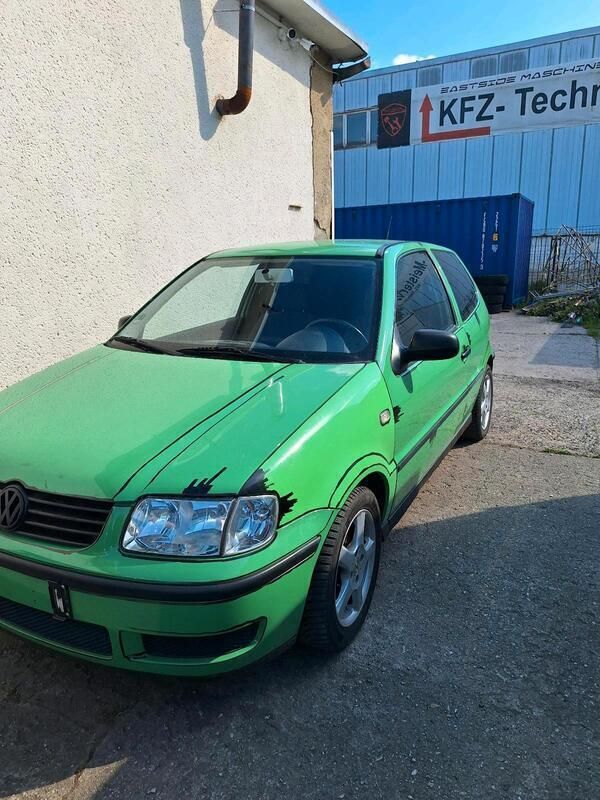 Grün Gebraucht 2002 VW Polo Kombi | 1.500 € (Fairer Preis) - Bild 1/4