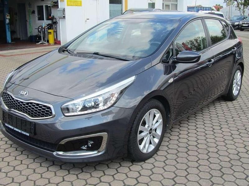 Grau Gebraucht 2018 Kia Ceed Edition 7 Limousine | 13.850 € (Fairer Preis) - Bild 1/4