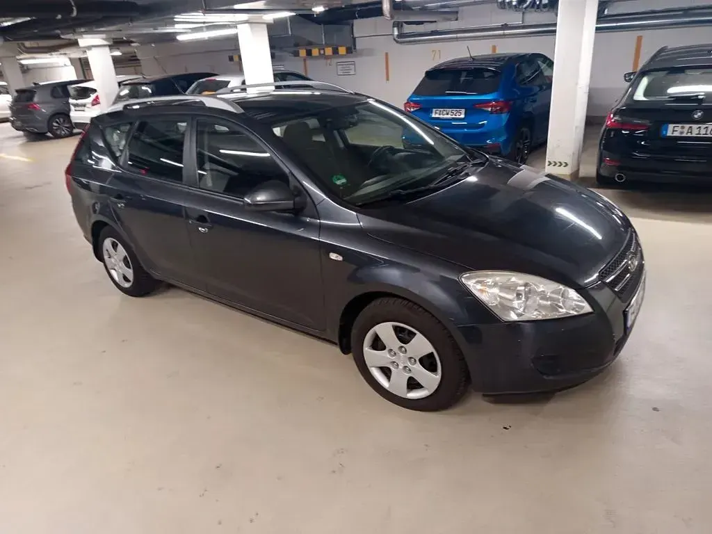 Używany Kia Ceed 109 KM (80 kW) 2009 Czarny Hatchback