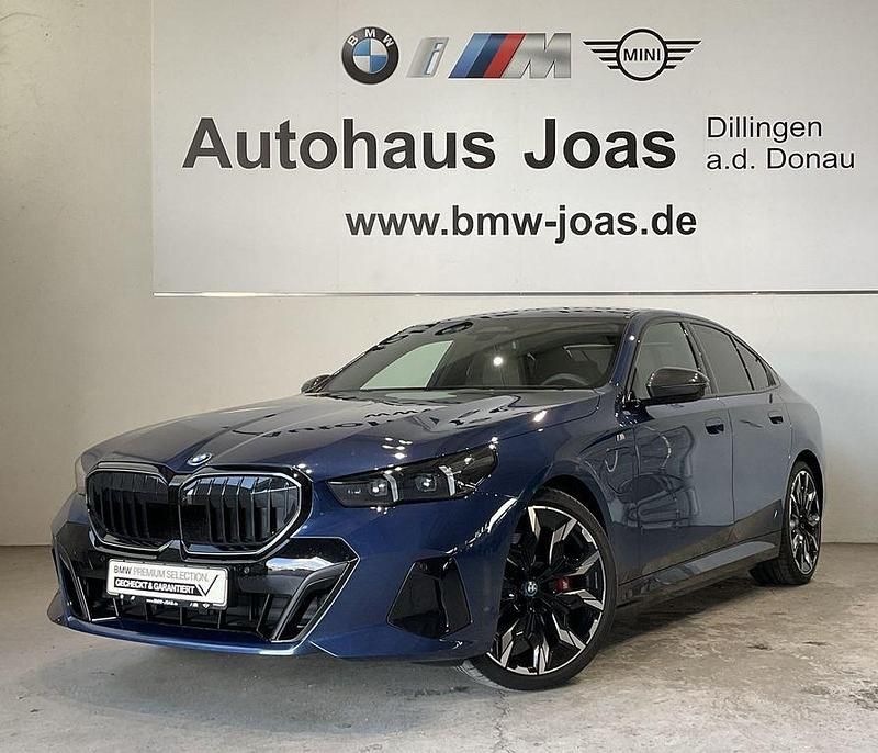 Phytonicblau Gebraucht 2025 BMW 550e M Sport Limousine | 79.950 € (Fairer Preis) - Bild 1/4