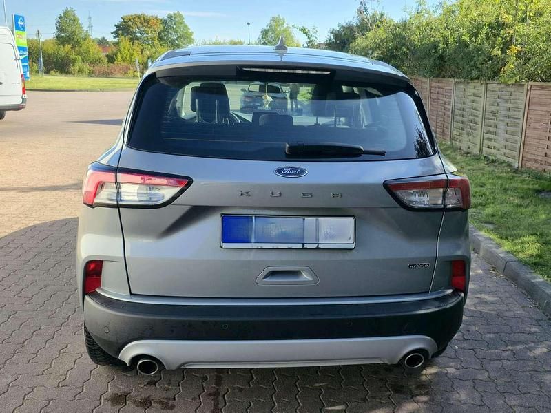 Gebraucht Ford Kuga 152 PS (111 kW) 2021 Grau SUV
