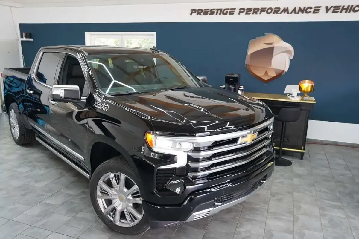 Nowe Chevrolet Silverado 426 KM (313 kW) 2026 Czarny SUV