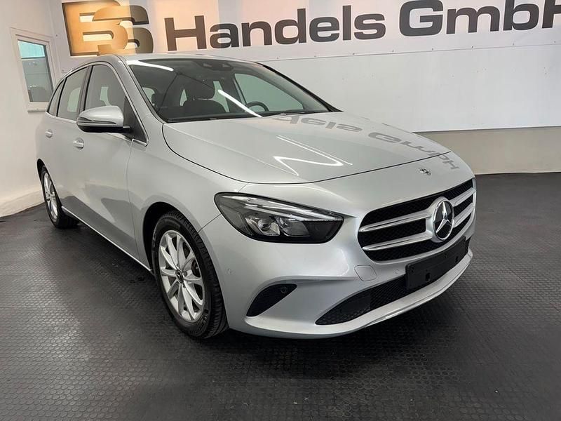 Silber Gebraucht 2019 Mercedes B200 Van / Kleinbus | 20.750 € (Guter Preis) - Bild 1/4