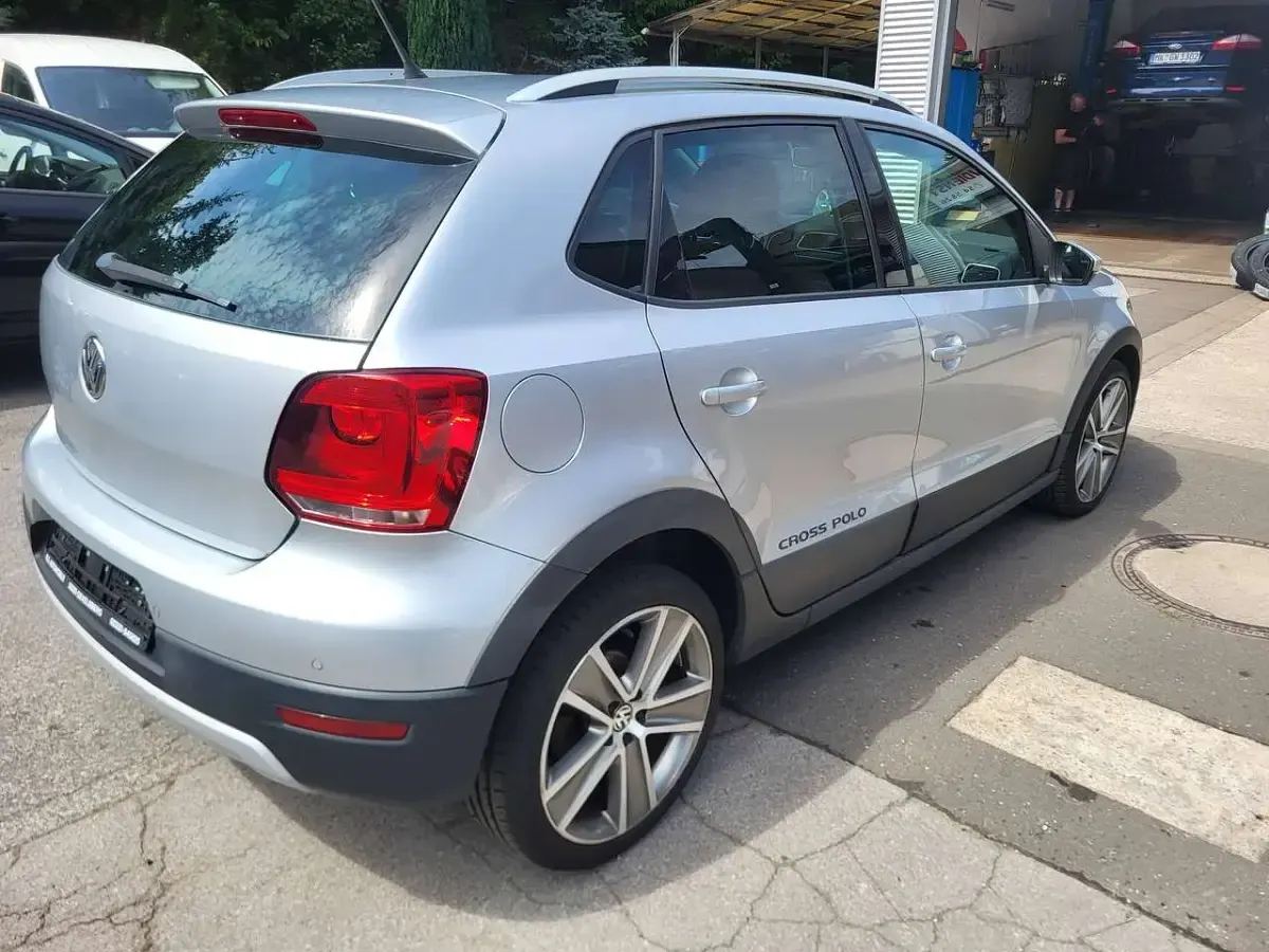 Gebraucht VW Polo Cross 105 PS (77 kW) 2011 Reflexsilber metallic Kleinwagen